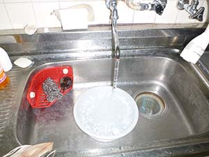 給湯室　台所水栓（給水管）　洗浄後