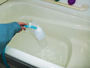 3F　浴室水栓（給水管）　洗浄中